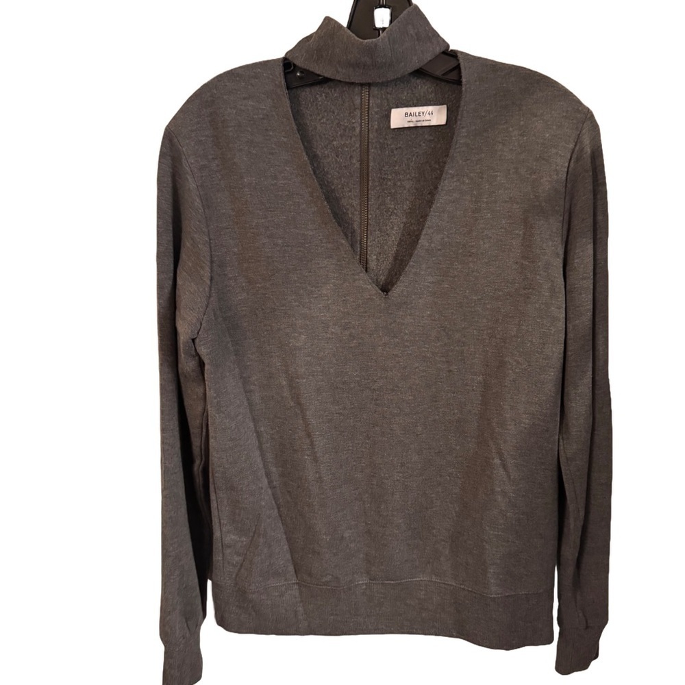 Bailey/44 women’s Deep V choker style Sweater gray size small